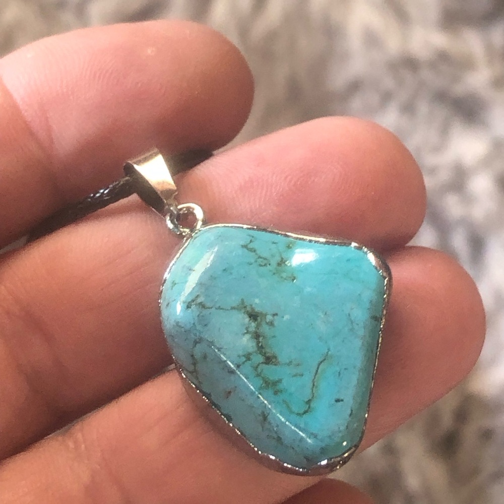 Handcrafted howlite stone soft leather cord necklace